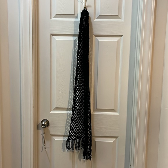 Velvet fishnet scarf - Picture 2 of 7